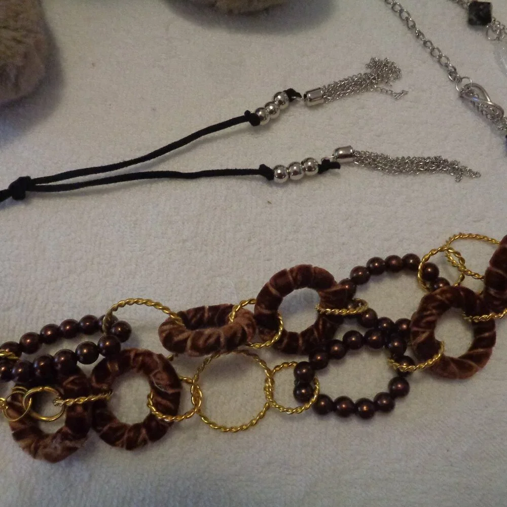 RETRO STY BURTON BEAR 4 NEW NECKLACES MADE TO LOOK OLD VINT TIE LOT